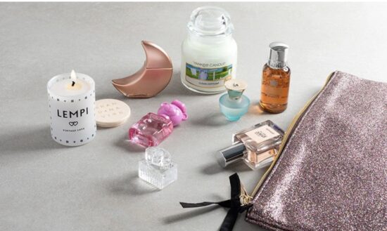 Feel Unique Signature Scents Beauty Bag GWP