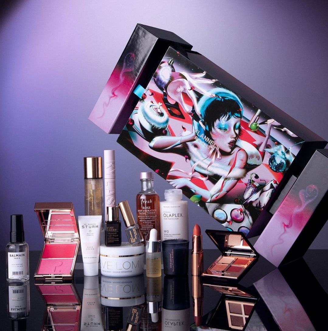 【s】コスメ4箱 Flannels Beauty Cracker 2024 - Plus Two Fragrance Crackers!